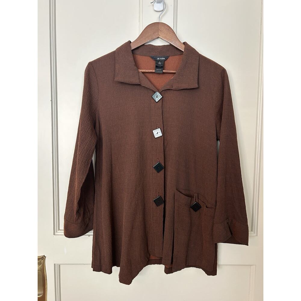 Ali Miles Crinkle Fabric Full Button Collared Blouse Womens Size Medium Brown